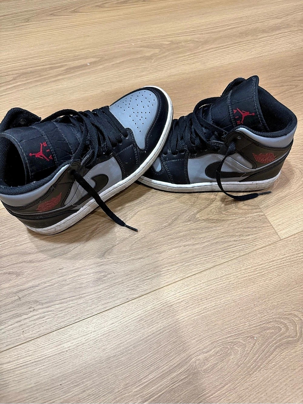 Jordan Air Jordan 1 Mid Shadow Red Sneakers